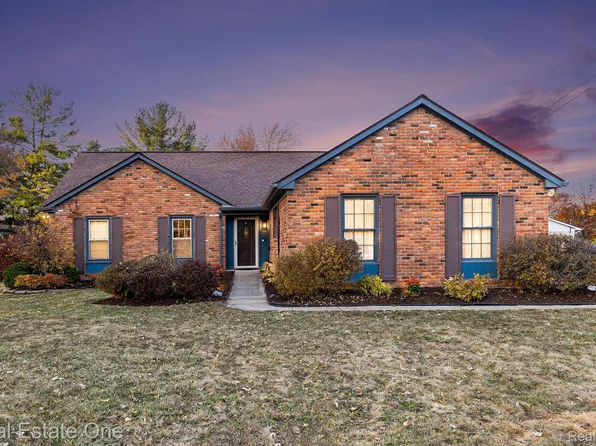 1461 Lamb Dr, Troy, MI 48085