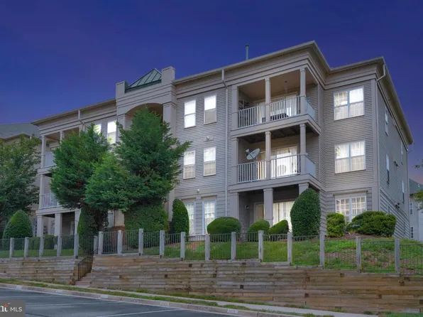 1067 Gardenview Loop APT 302, Woodbridge, VA 22191
