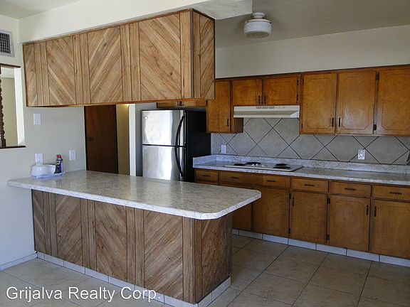 2nd image of 6716 S Lundy Ave