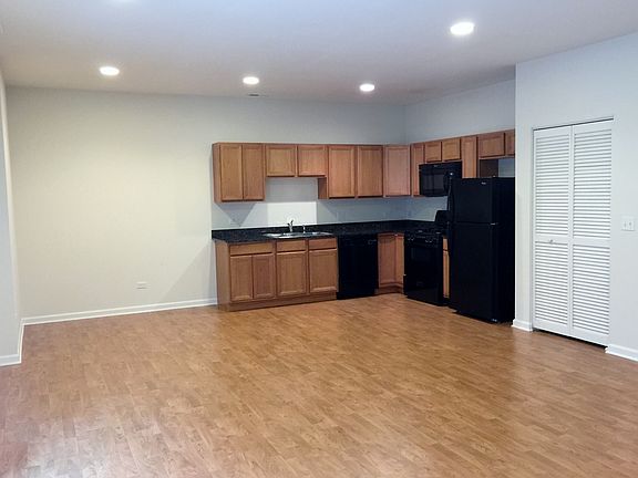 2nd image of 2851 N Natoma Ave APT 101