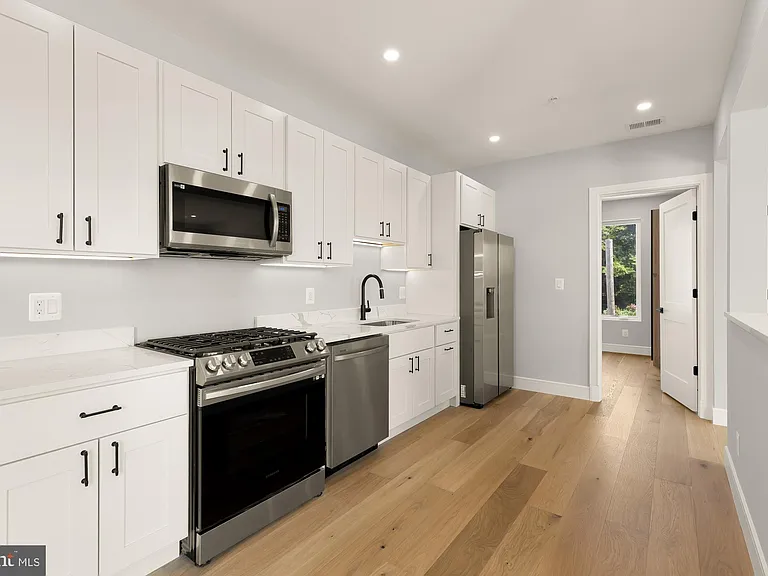 3215 Mount Pleasant St NW #201 — Photo 6