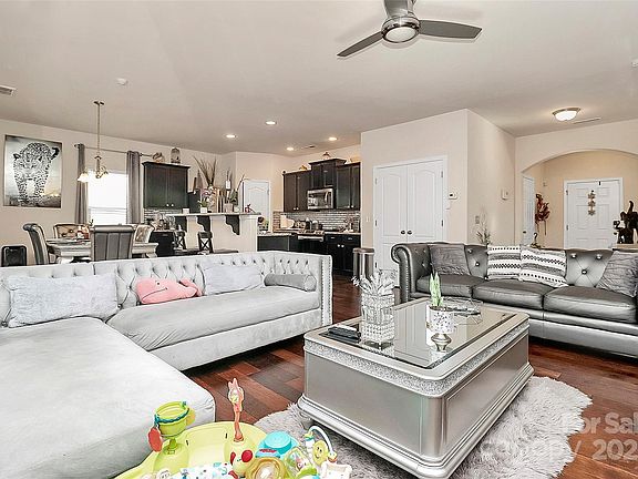 4th image of 6908 Agava Ln