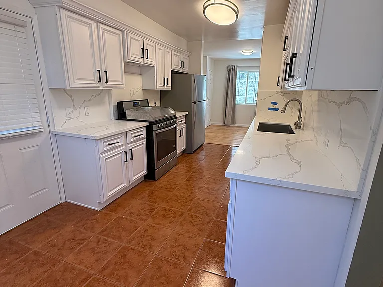 2446 S Centinela Ave — Photo 16