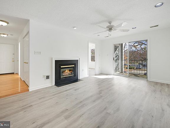3rd image of 10007 Vanderbilt Cir APT 7