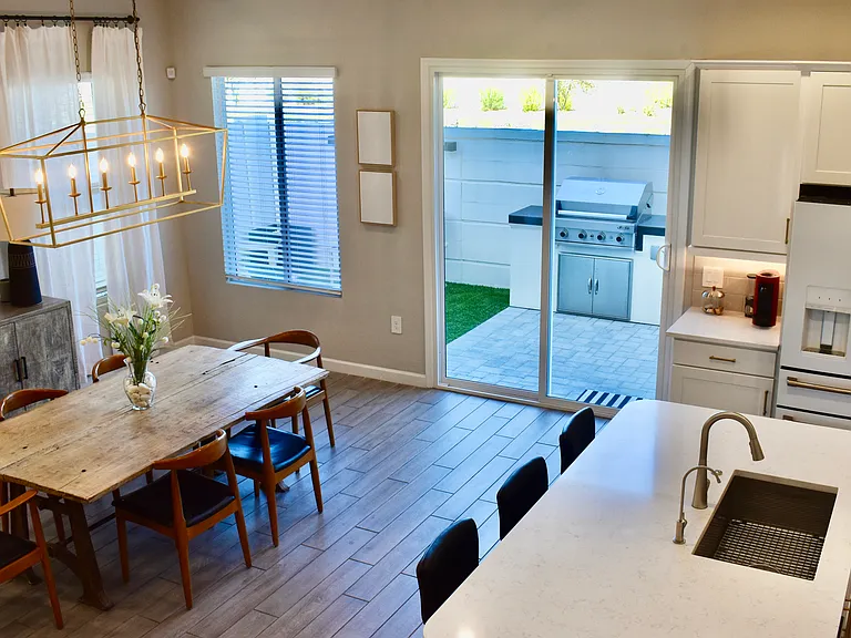 4864 E Village Dr — Photo 8