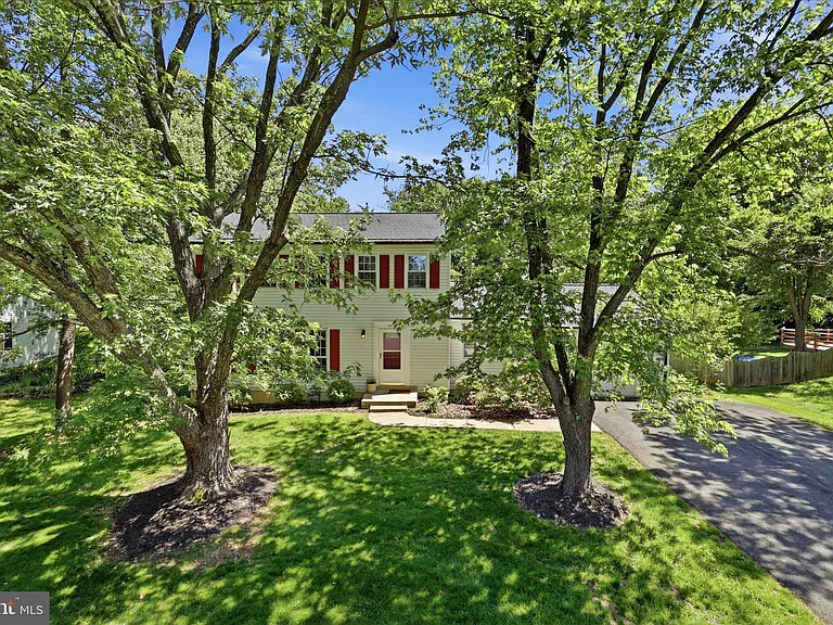 2412 Rosedown Dr — Photo 1
