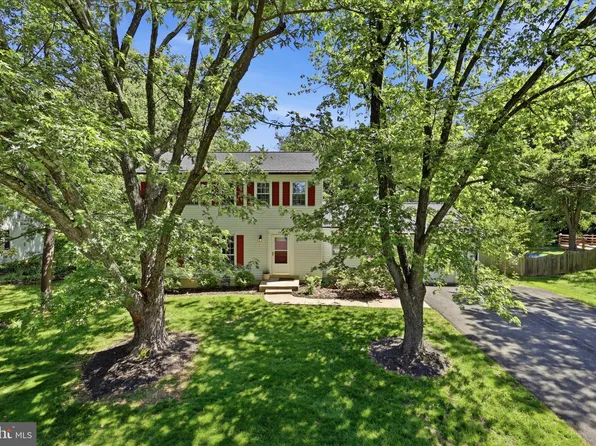 2412 Rosedown Dr, Reston, VA 20191