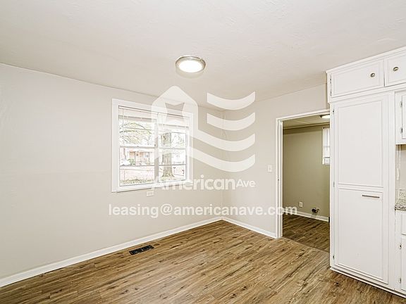 1648784_004_dining_room_4.jpg