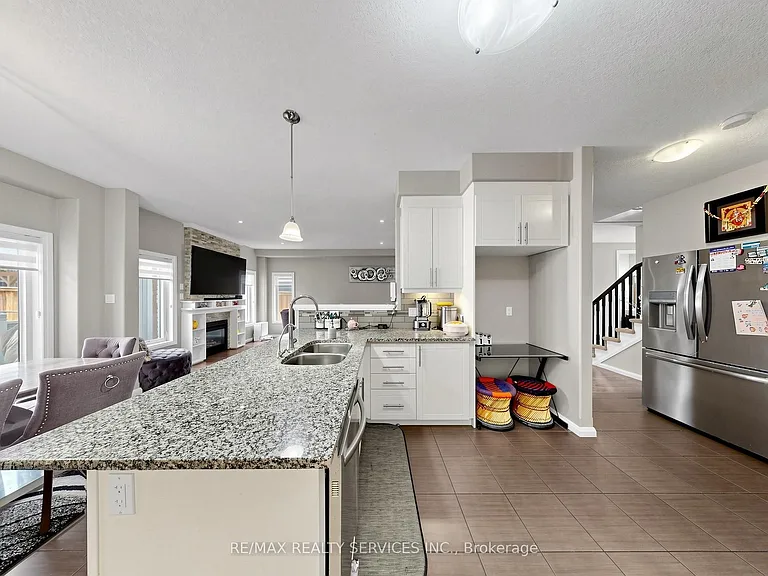 291 Hardcastle Dr — Photo 13