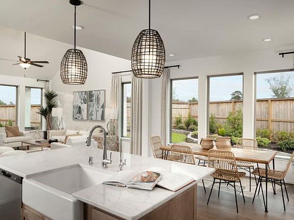3rd image of 3231 Raintree Crescent Trl