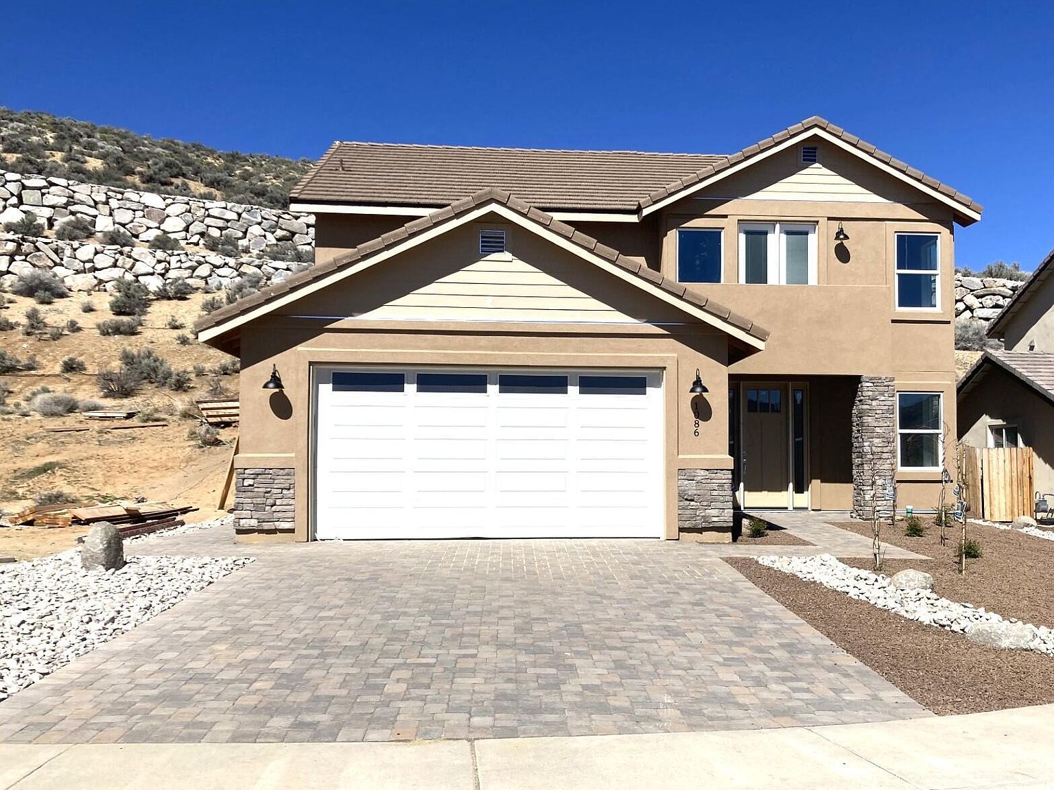 1086 Tee Dr