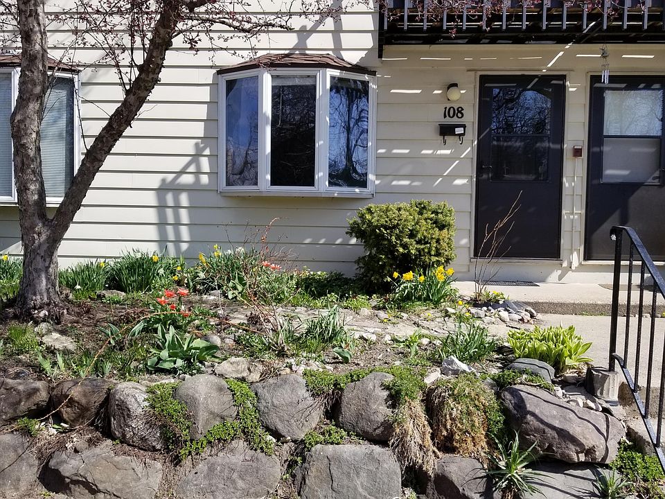 1st image of 108 S Lakewood Gardens Ln