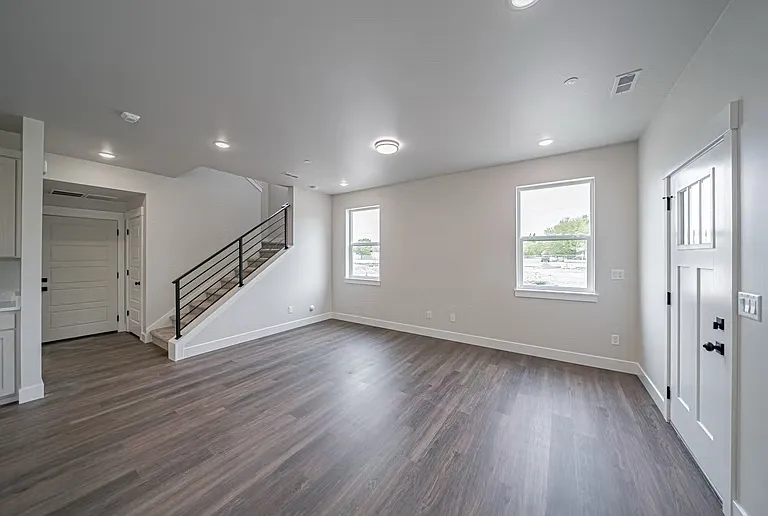 Huntshire Ave — Photo 10