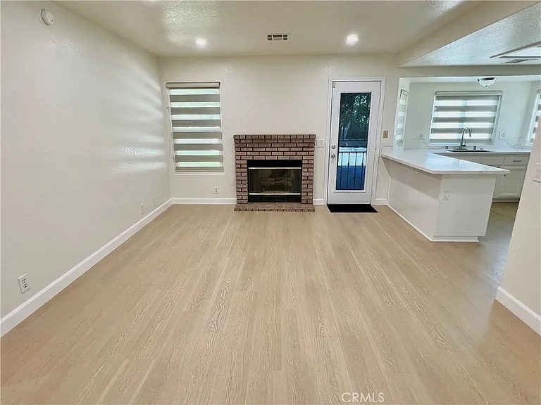 759 E Avenue J6 — Photo 38