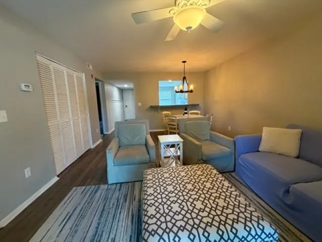 2 bed, 988 sqft, $1,800 — Photo 3