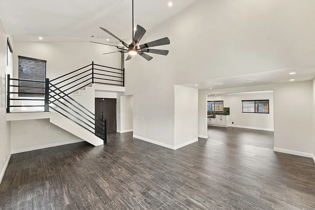 5 bed, 2046 sqft, $6,995 — Photo 3