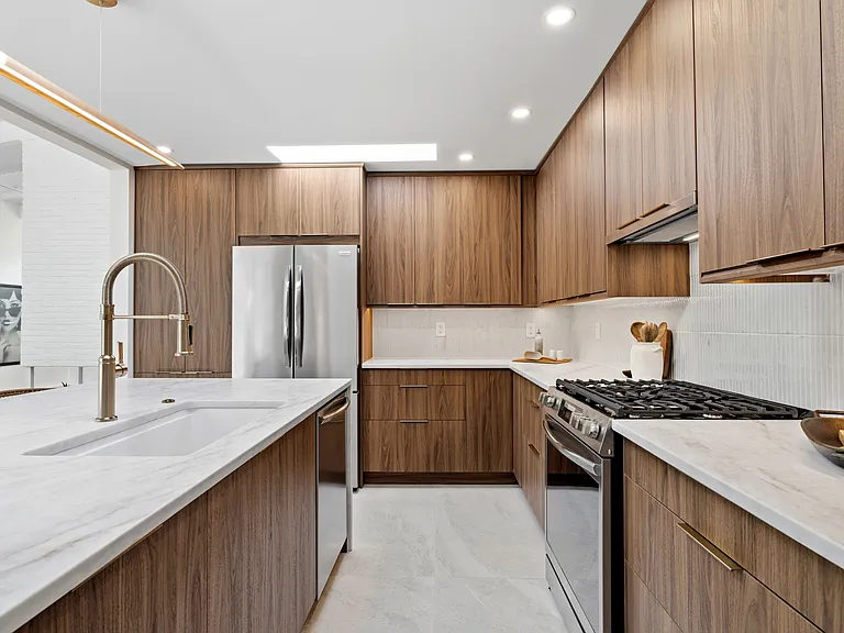 2276 Johnston Rd — Photo 38