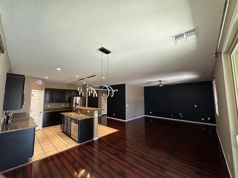 16105 W Almeria Rd — Photo 11