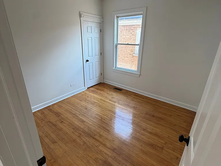 10704 S Albany Ave — Photo 4