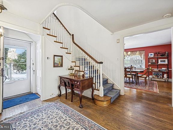 4th image of 1039 Wellington Rd