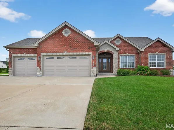 702 Chancellorsville Dr, Wentzville, MO 63385