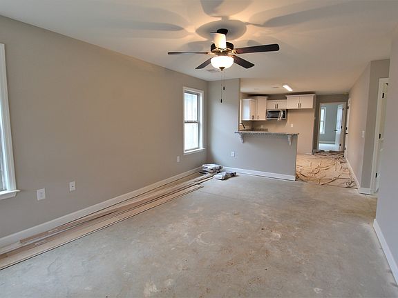 2nd image of 554C Park Ave