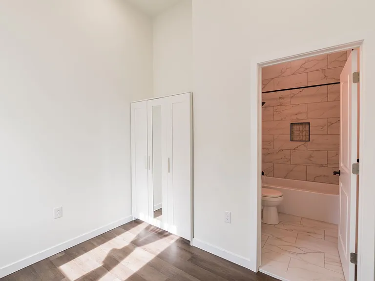 5303 Chester Avenue — Photo 6