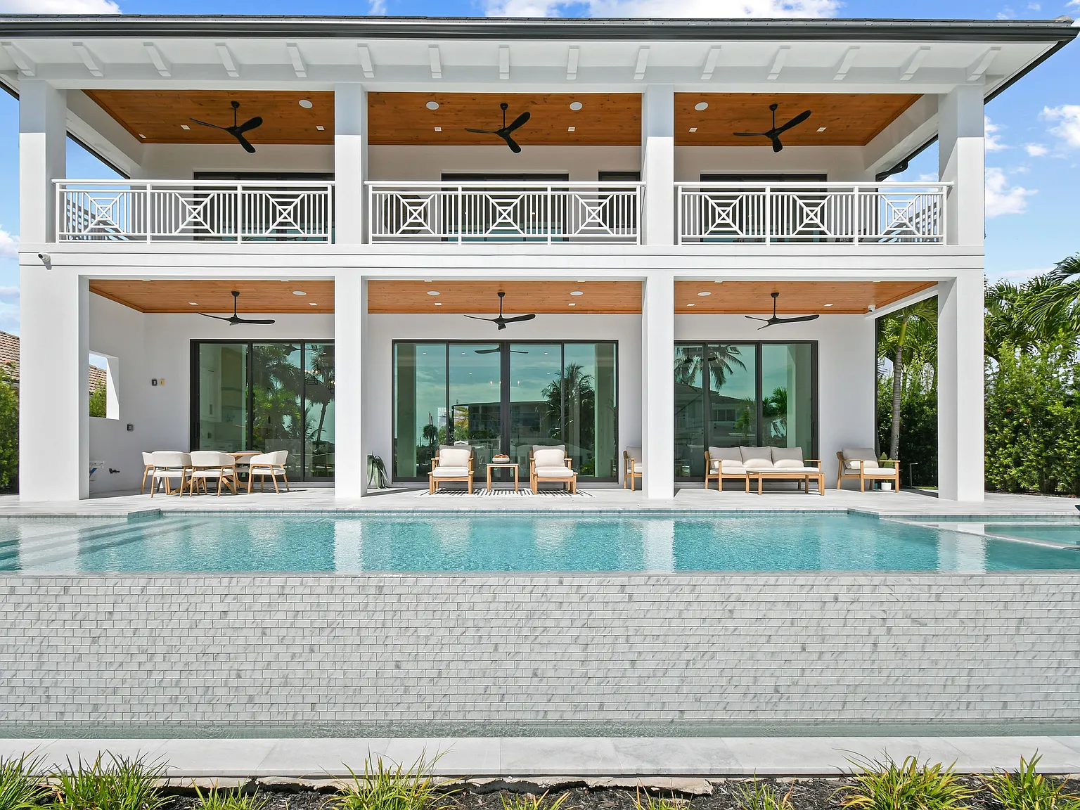 4 bed, 4725 sqft, $40,000 — Photo 3