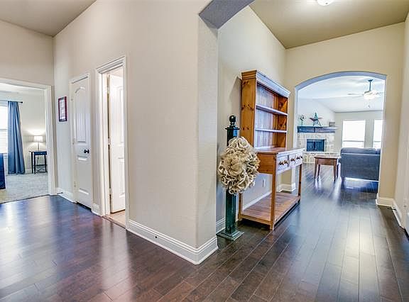 5th image of 3806 Hyde Park Dr