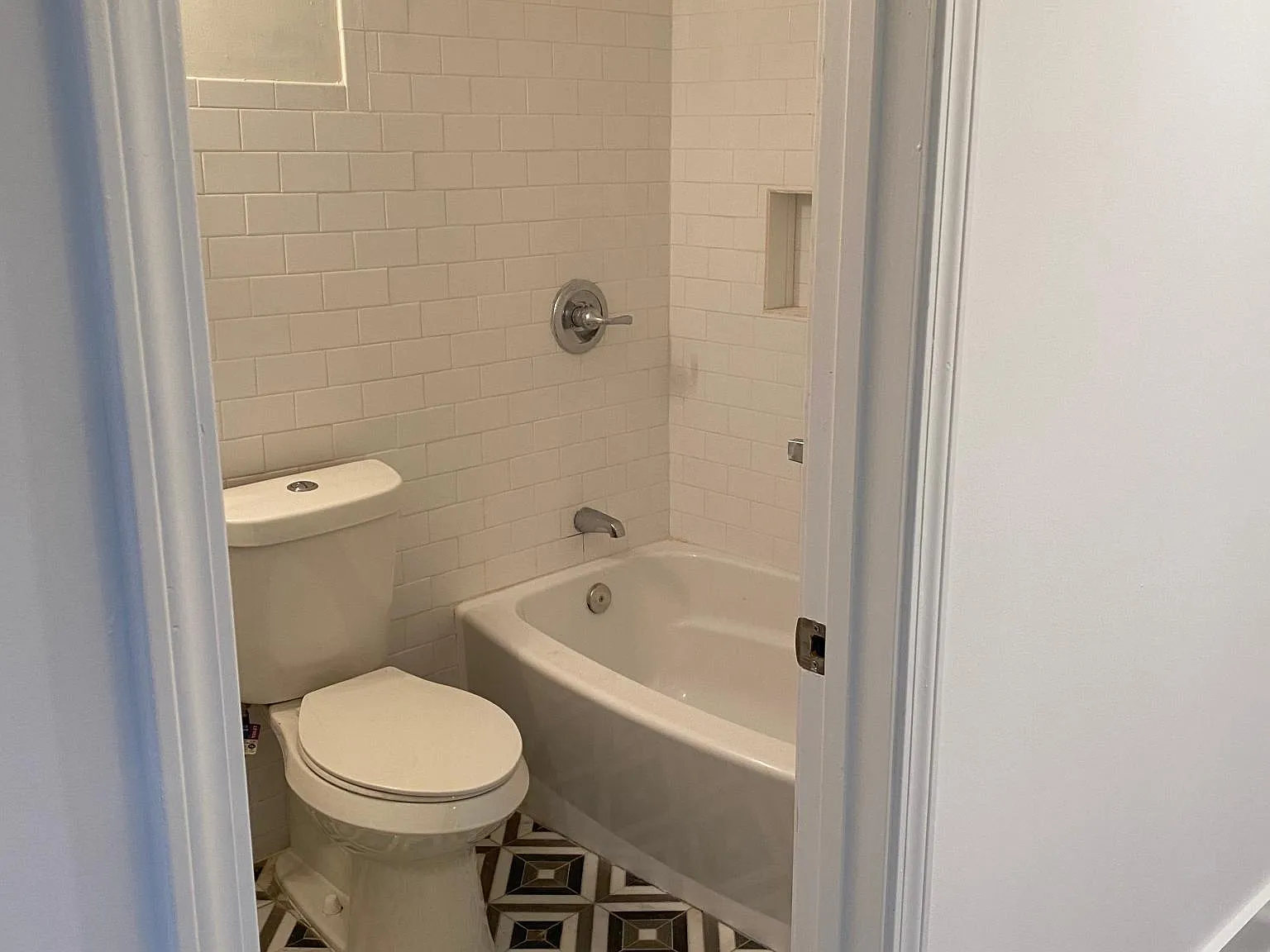 379 Illinois Ave NW — Photo 4