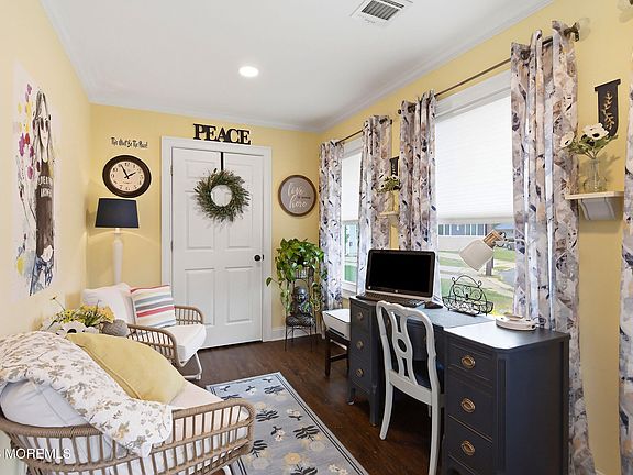 3rd image of 12 Pocono Place