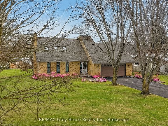 2nd image of 102 Mary Ave W