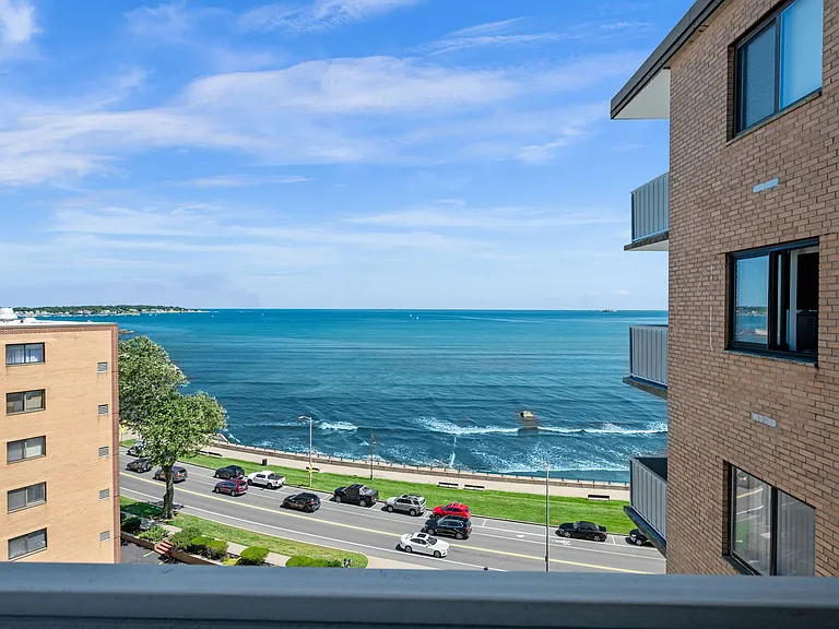300 Lynn Shore Dr #911 — Photo 2