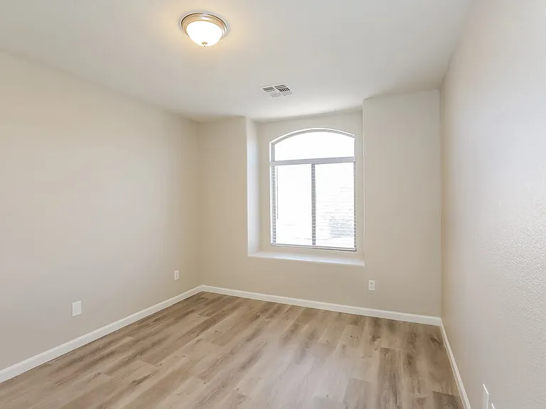 763 E Whitten St — Photo 13