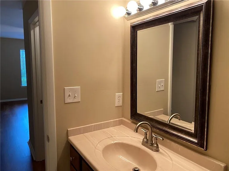 2207 Surrey Ct SE — Photo 15