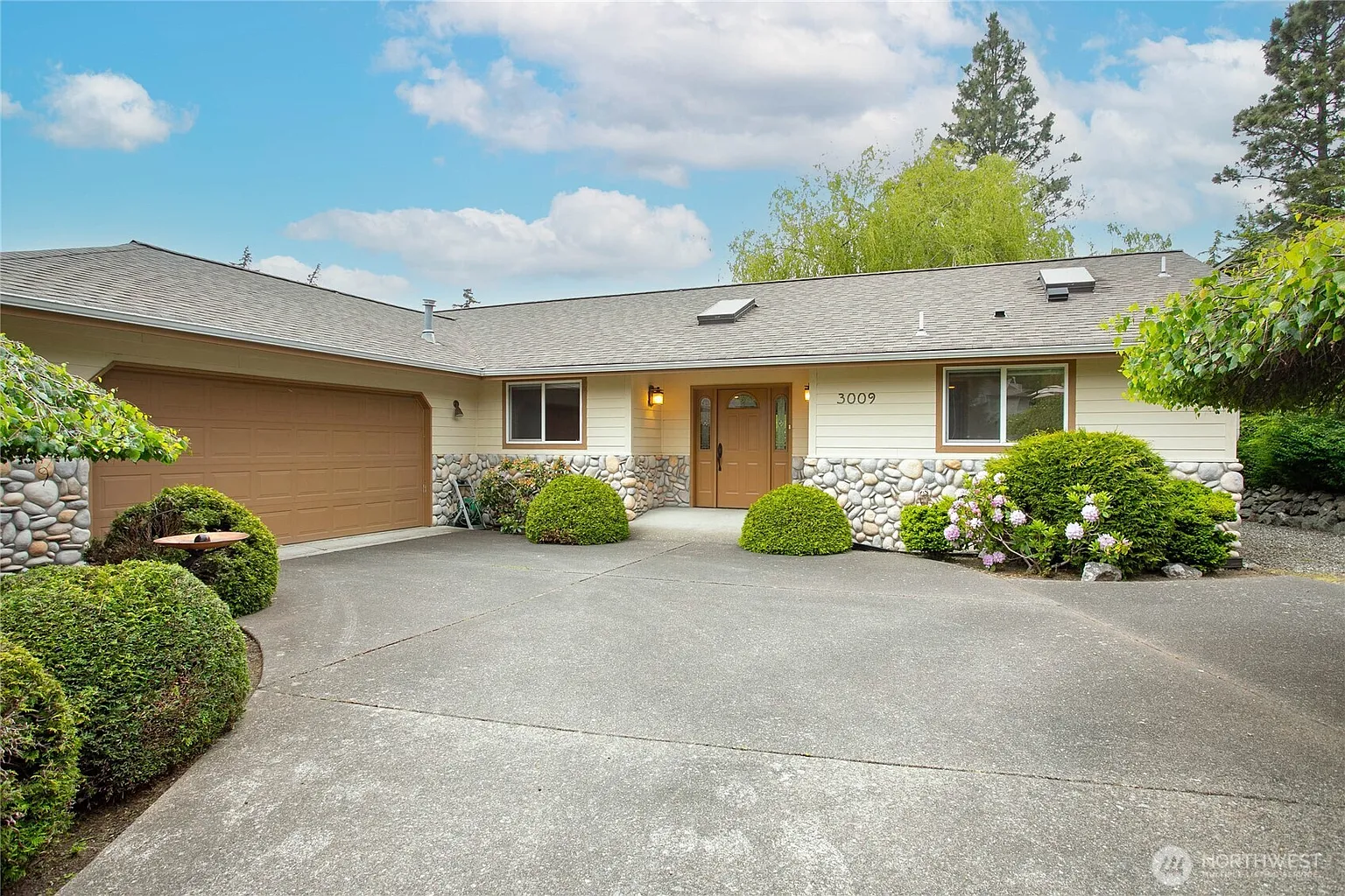 3009 Hayward Drive photo 1