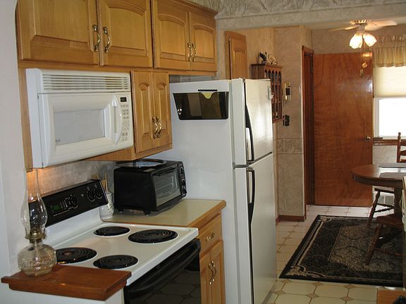 New Cabinets, All Appliances Stay