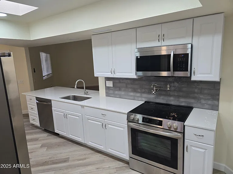 10838 W Thunderbird Blvd — Photo 4