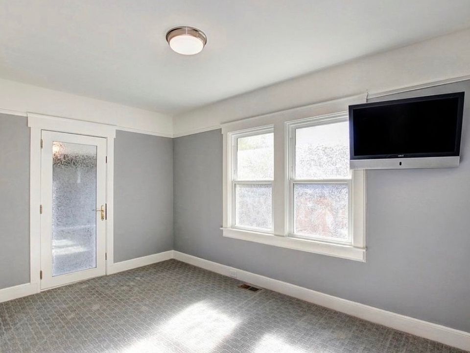 1st image of 4700 8th Ave #2