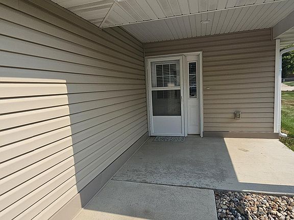 3rd image of 410 Maupin Ln