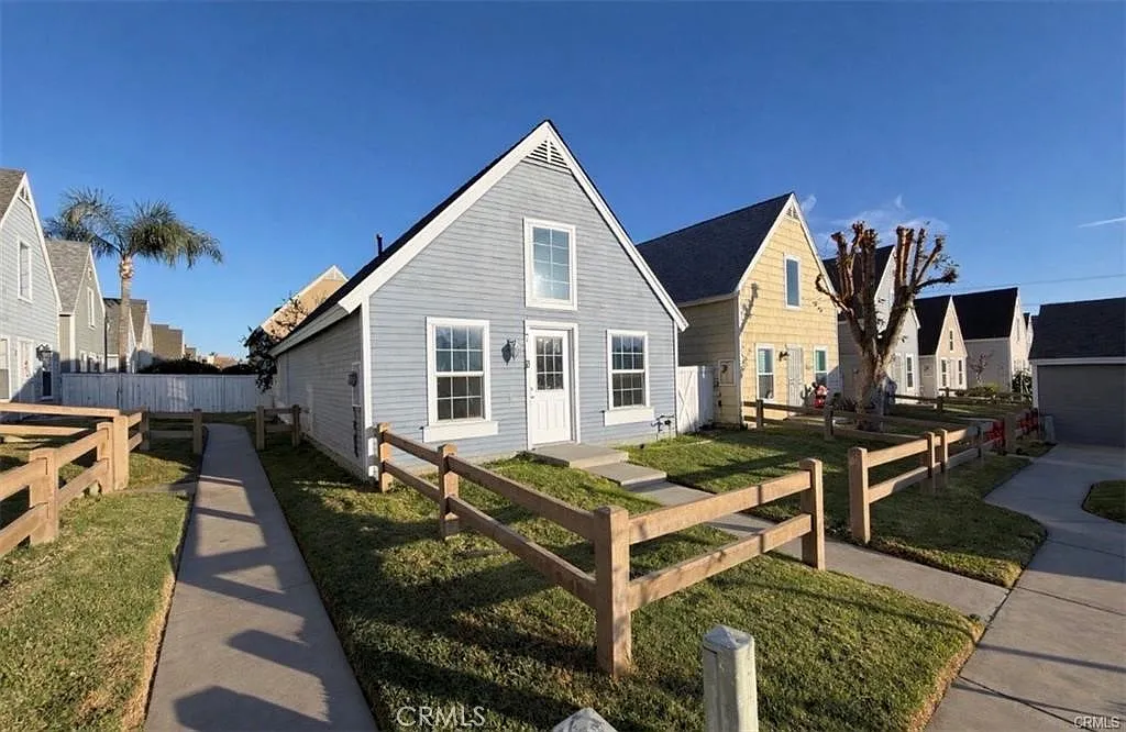 2 bed, 800 sqft, $2,700 — Photo 2