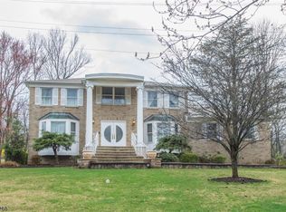 18 Mariner Dr, Randolph, NJ 07869