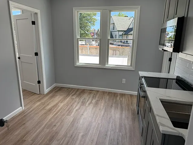 1 bed, 525 sqft, $2,400 — Photo 2