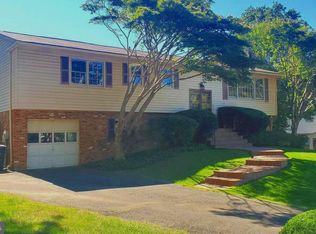 6449 Johns Rd, Falls Church, VA 22043