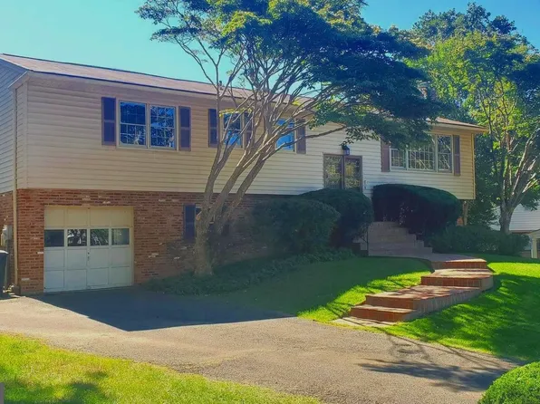 6449 Johns Rd, Falls Church, VA 22043