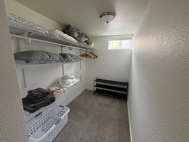 1031 N Clinton St — Photo 31