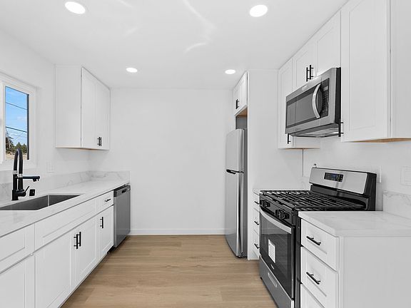 4th image of 4082-4084 Chamoune Ave #B