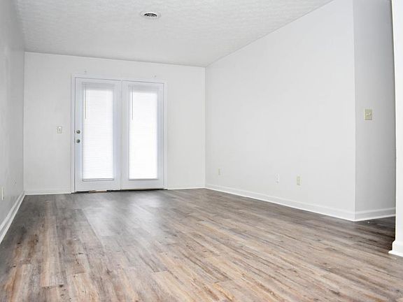 3rd image of 303 Far Side Dr APT 2
