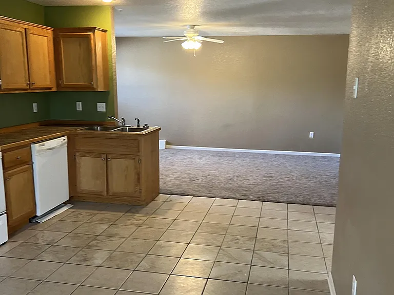 707 Elliott Ln — Photo 4