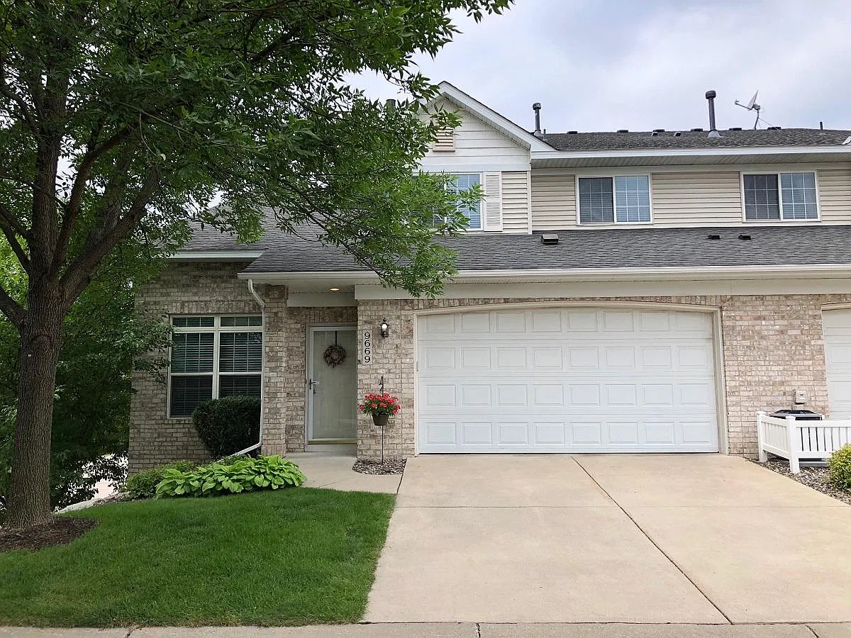 2 bed, 2024 sqft, $2,495 — Photo 1